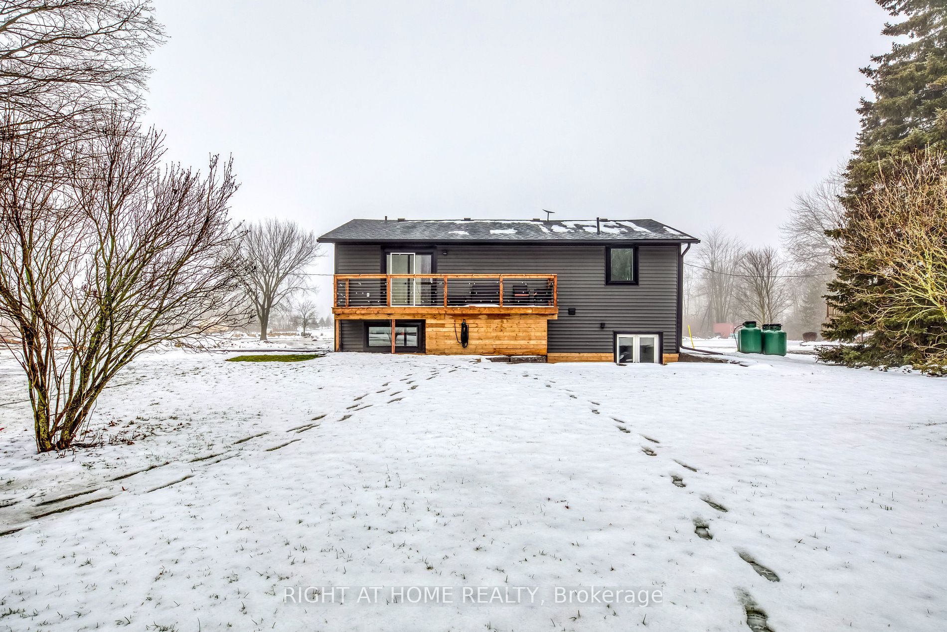 146 7th Concession Rd E