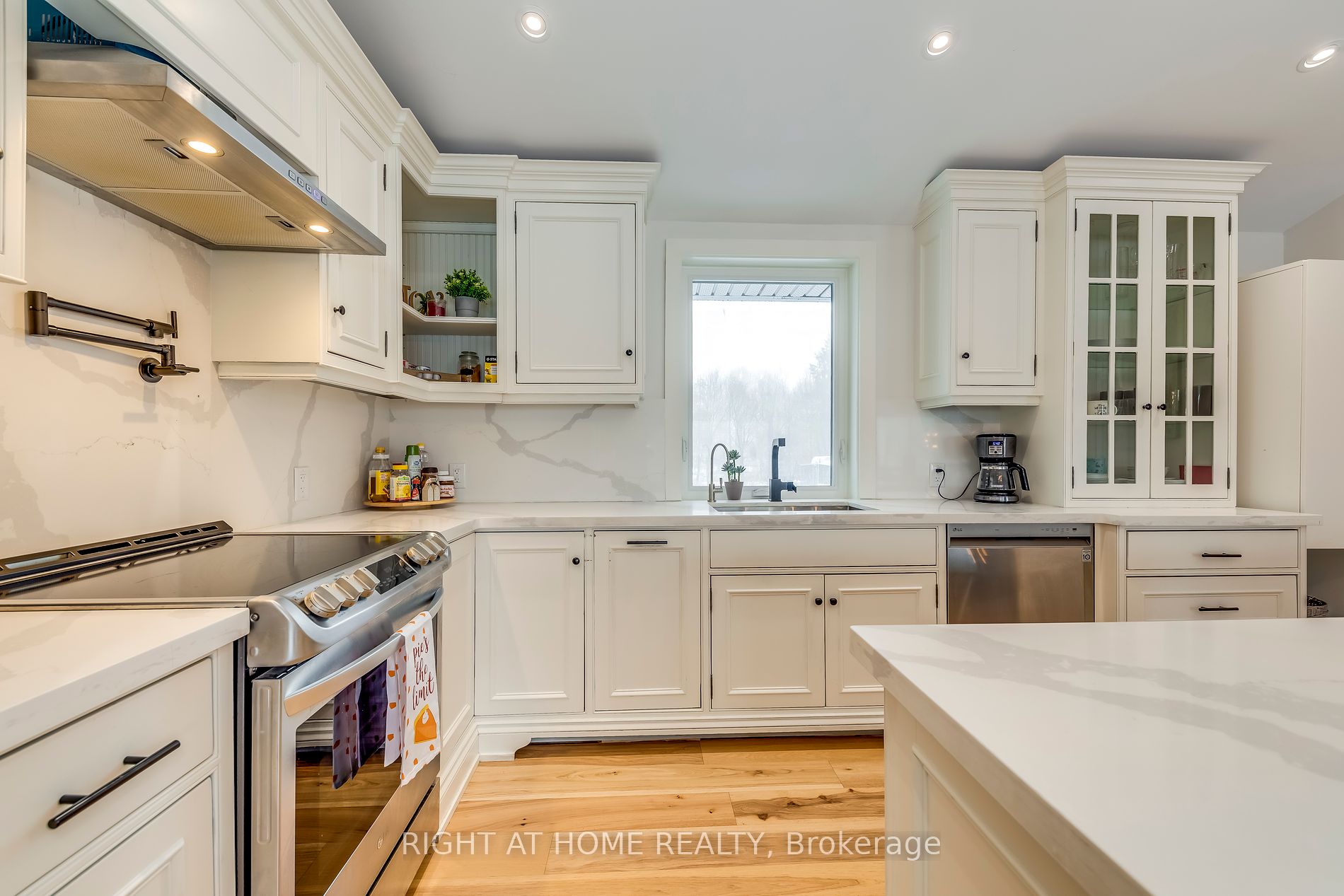 146 7th Concession Rd E