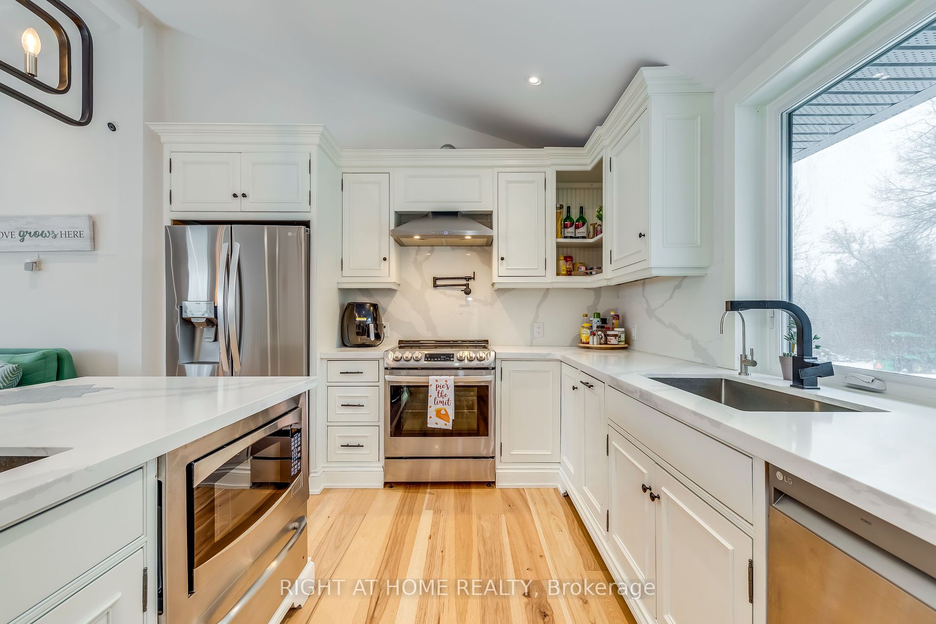 146 7th Concession Rd E