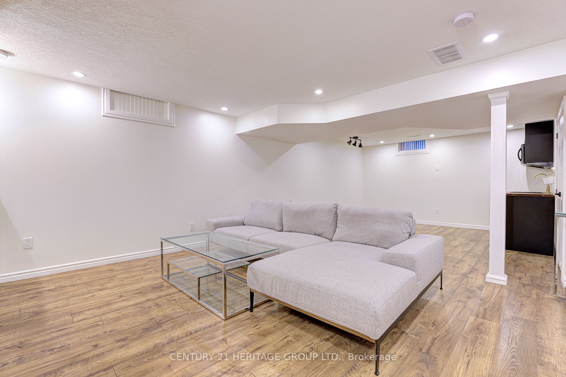 28 Udell Way