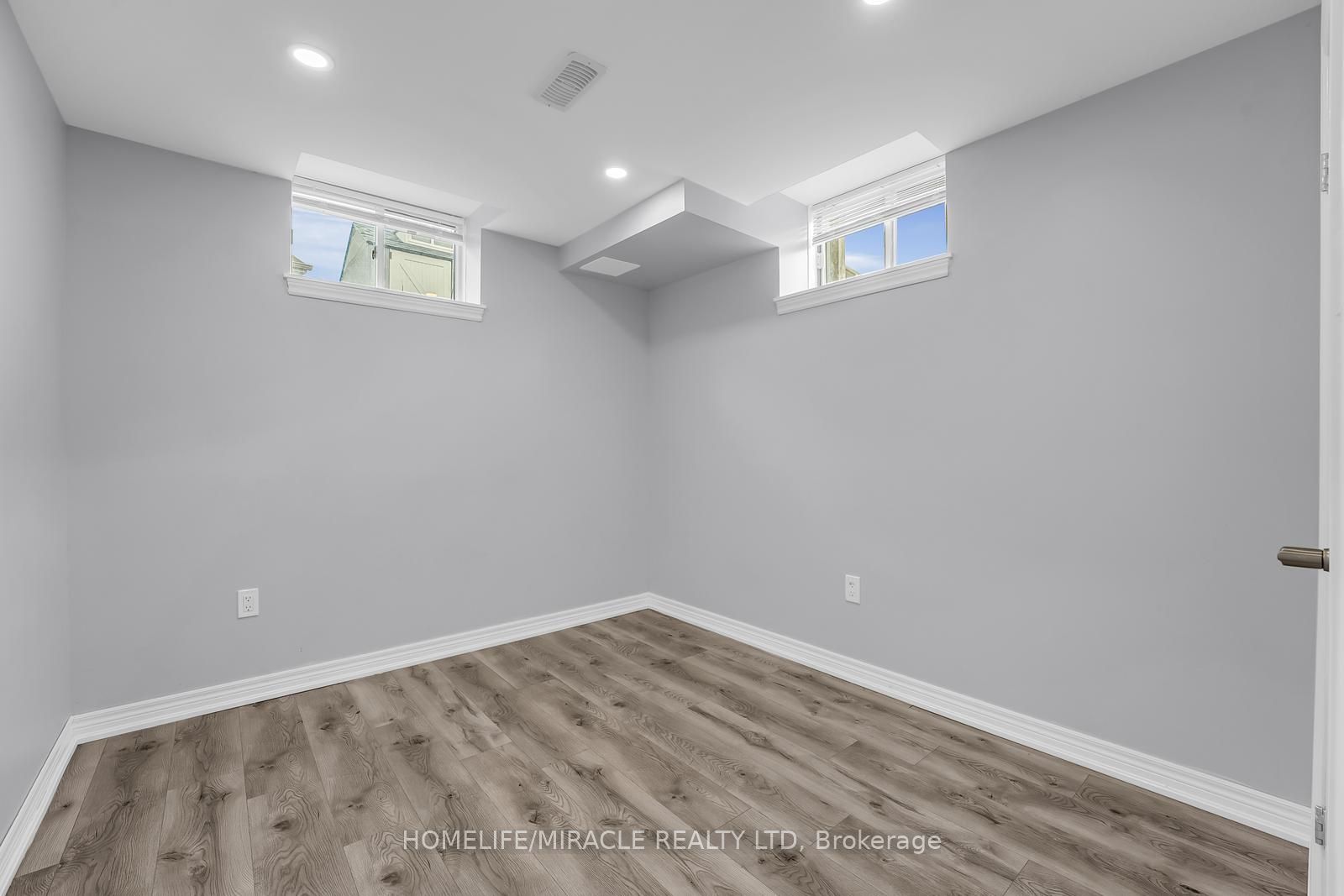 1890 Rymal Rd E, #166