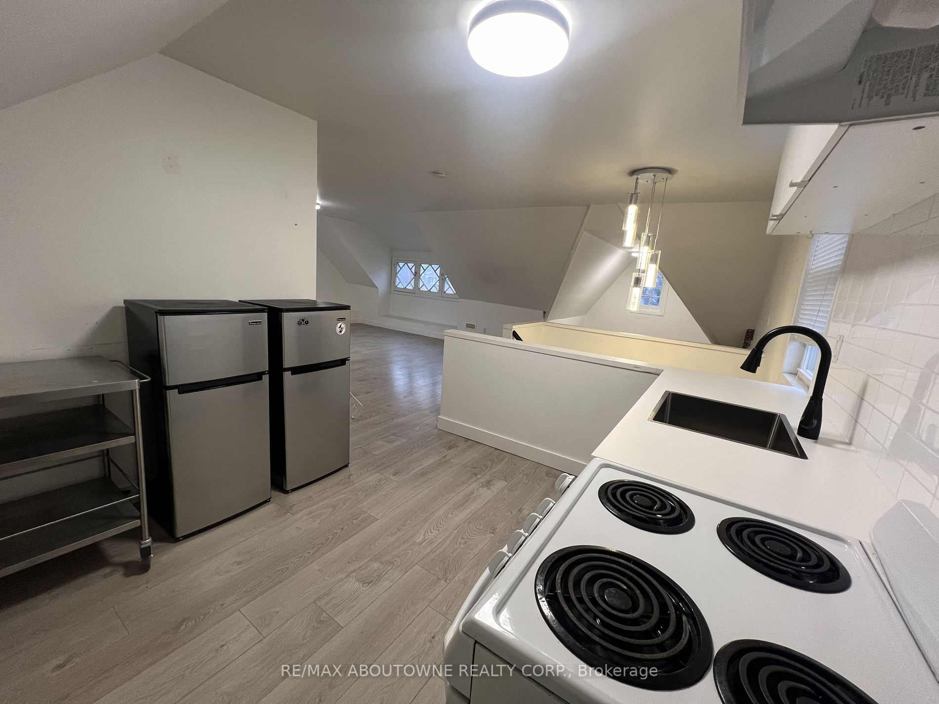 49 Fairleigh Ave S