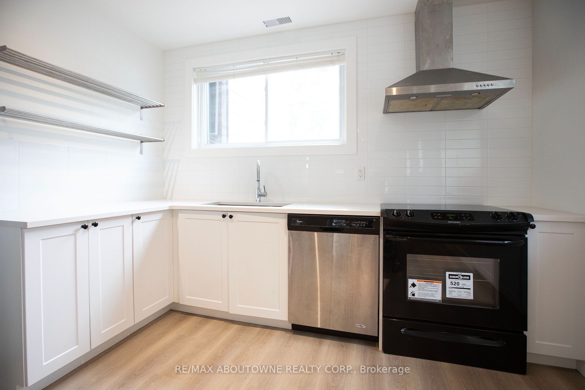 49 Fairleigh Ave S