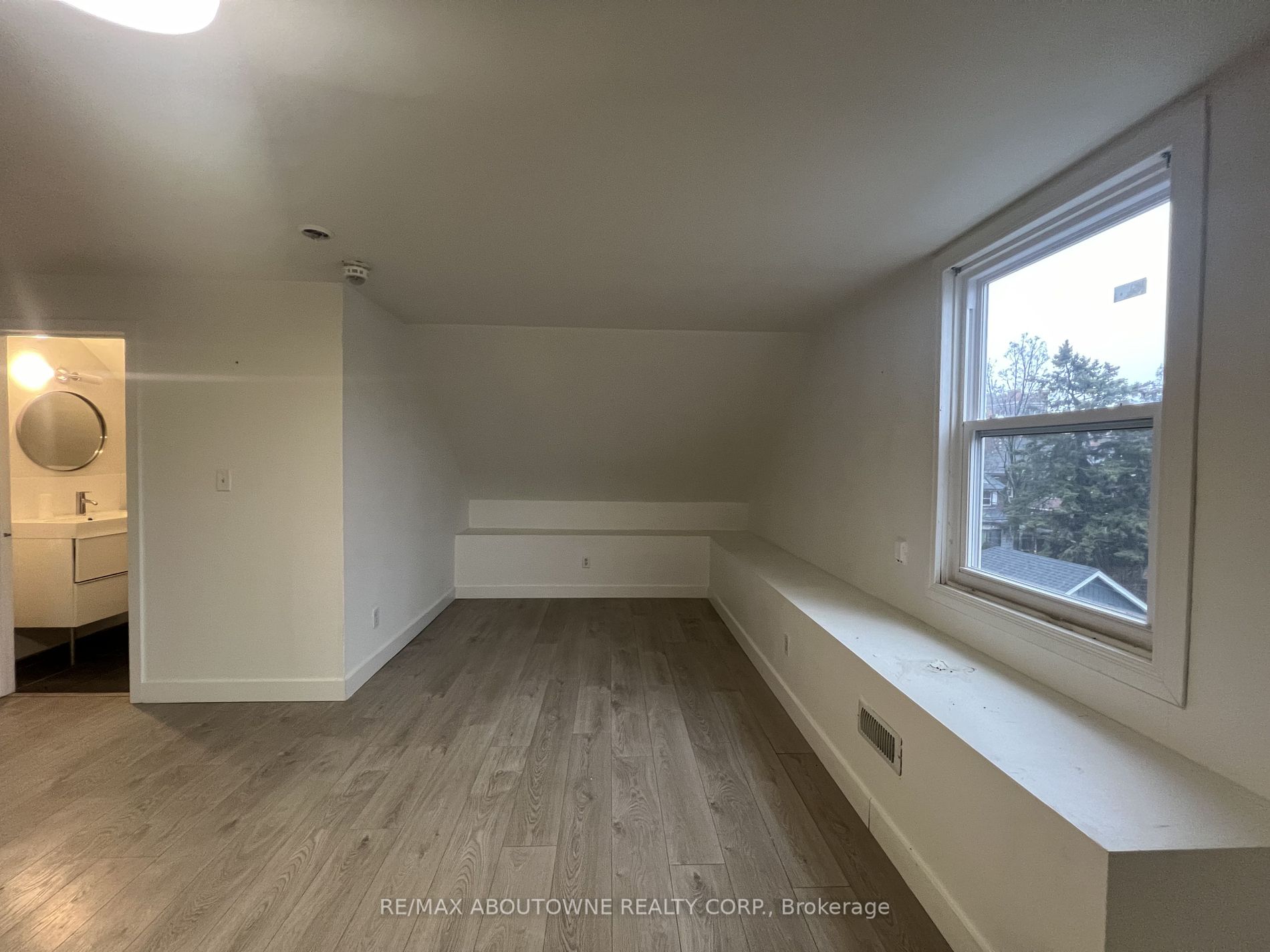 49 Fairleigh Ave S