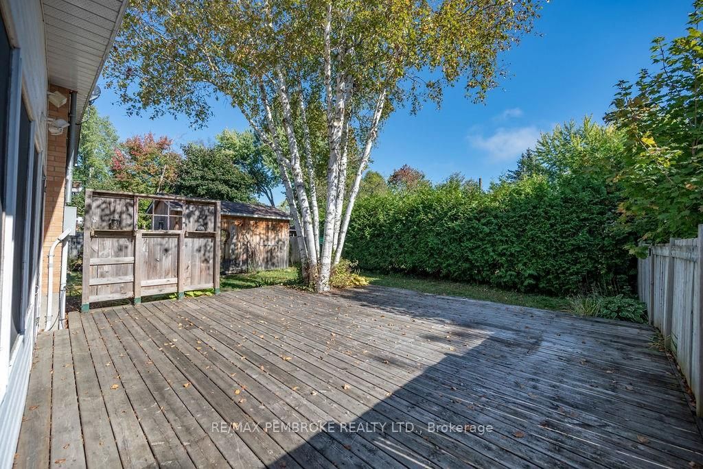 58 FRONTENAC Cres