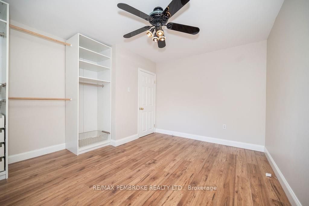 58 FRONTENAC Cres