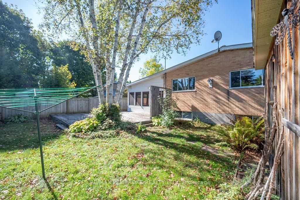 58 FRONTENAC Cres