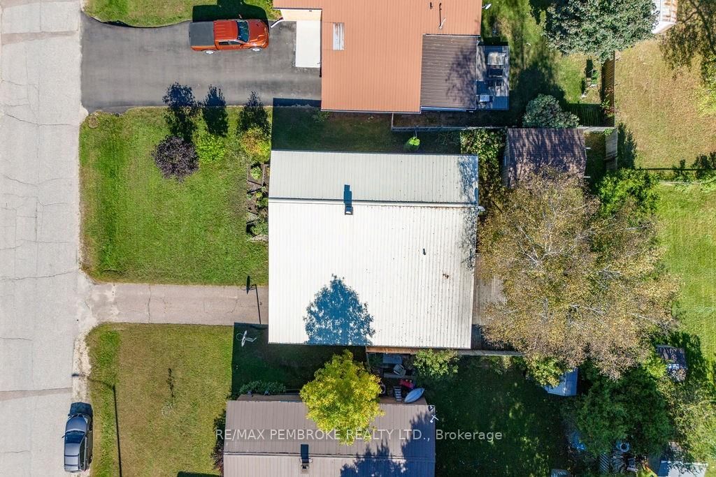 58 FRONTENAC Cres