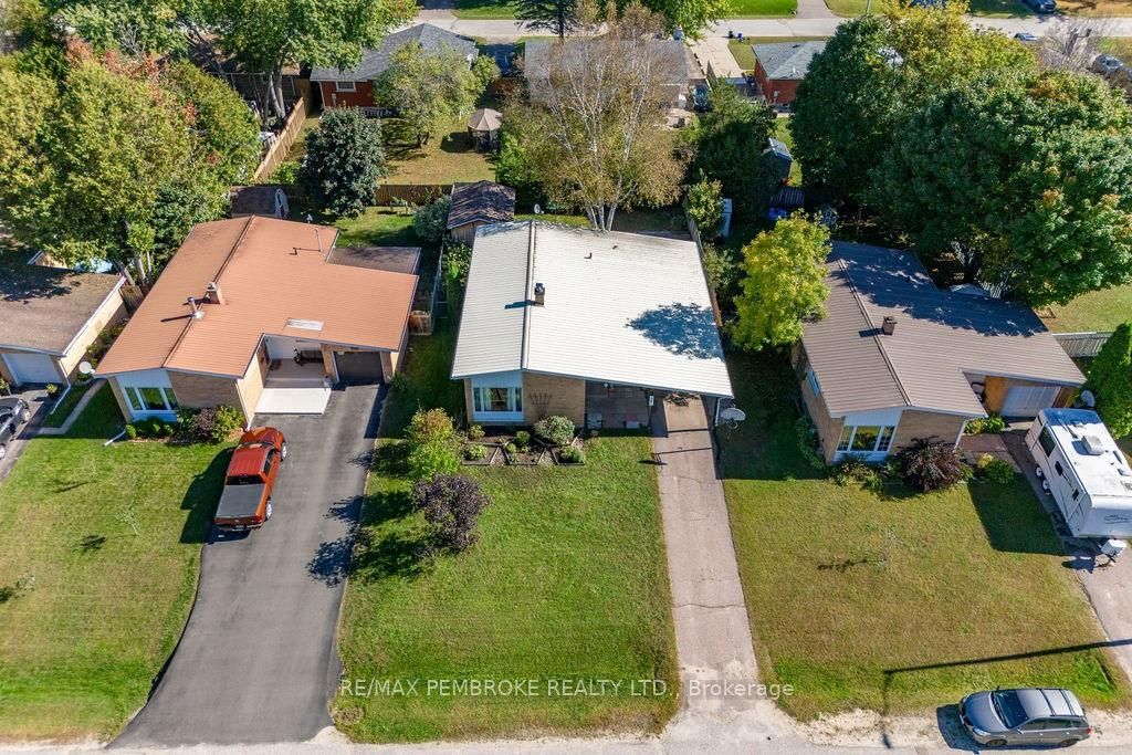 58 FRONTENAC Cres