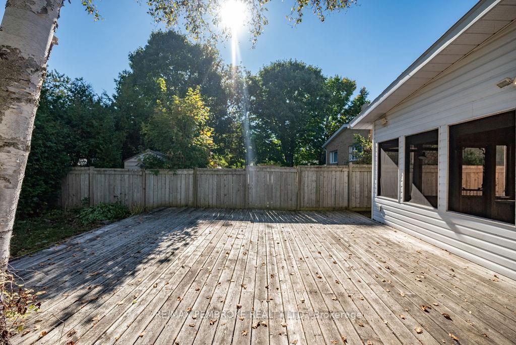 58 FRONTENAC Cres