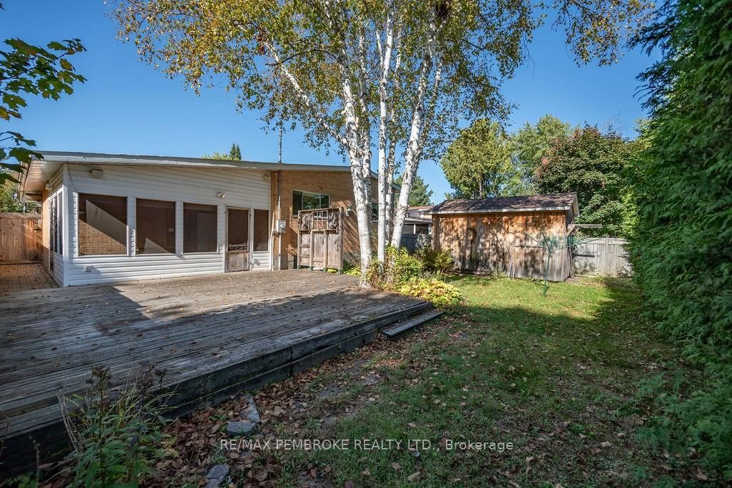 58 FRONTENAC Cres