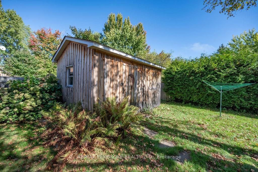 58 FRONTENAC Cres