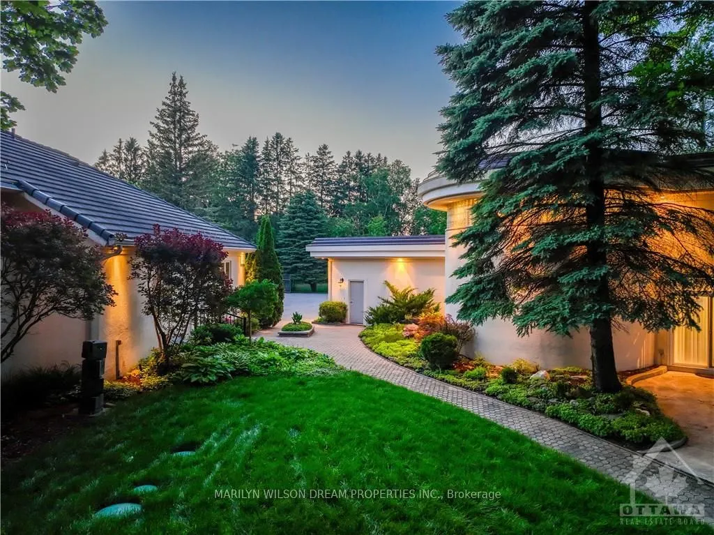 1018 Kitoman Crescent