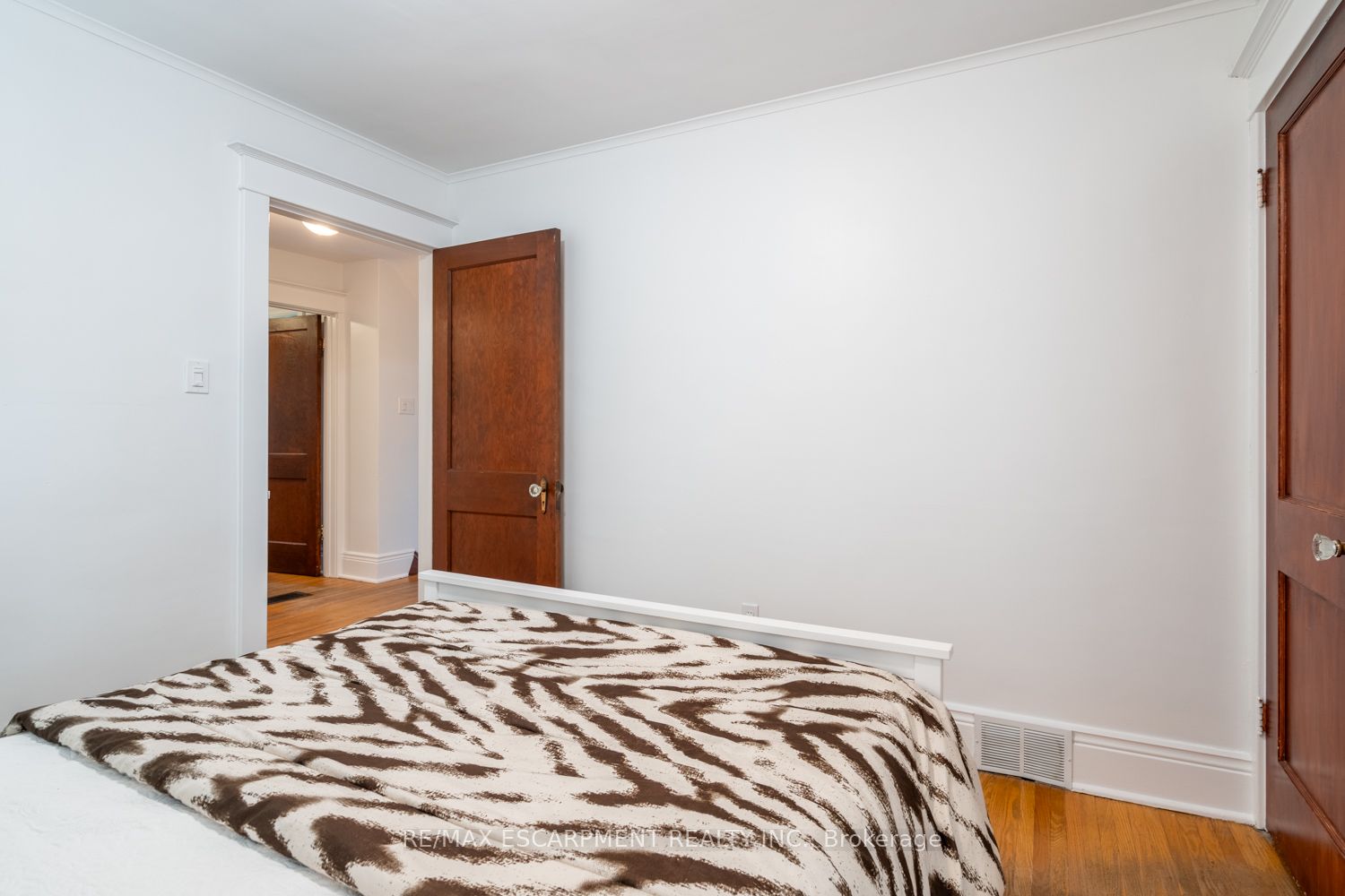 56 Newton Ave