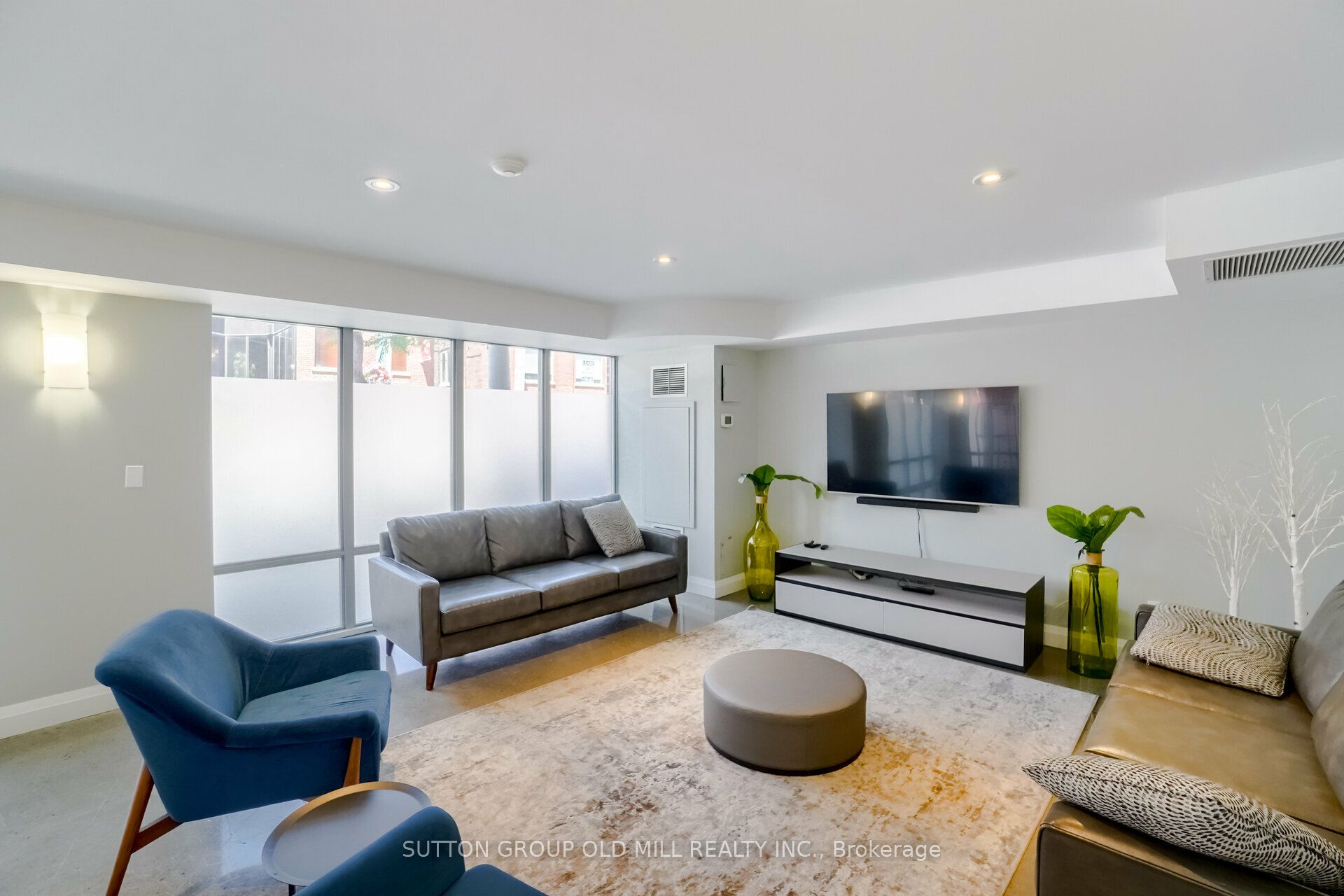 255 Richmond Street E, #1517