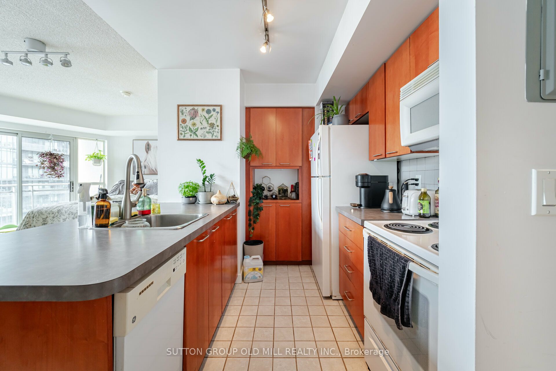 255 Richmond Street E, #1517