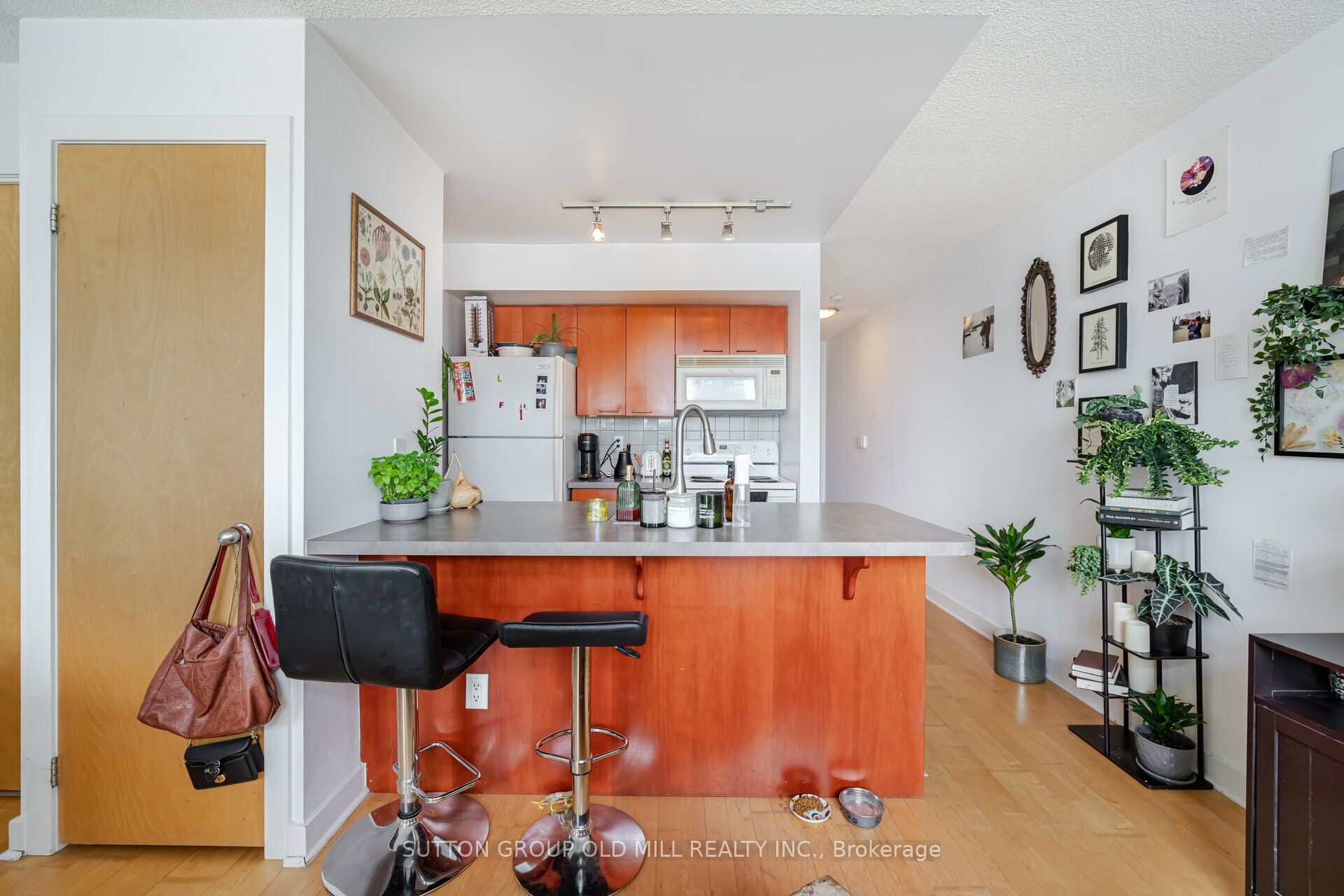 255 Richmond Street E, #1517