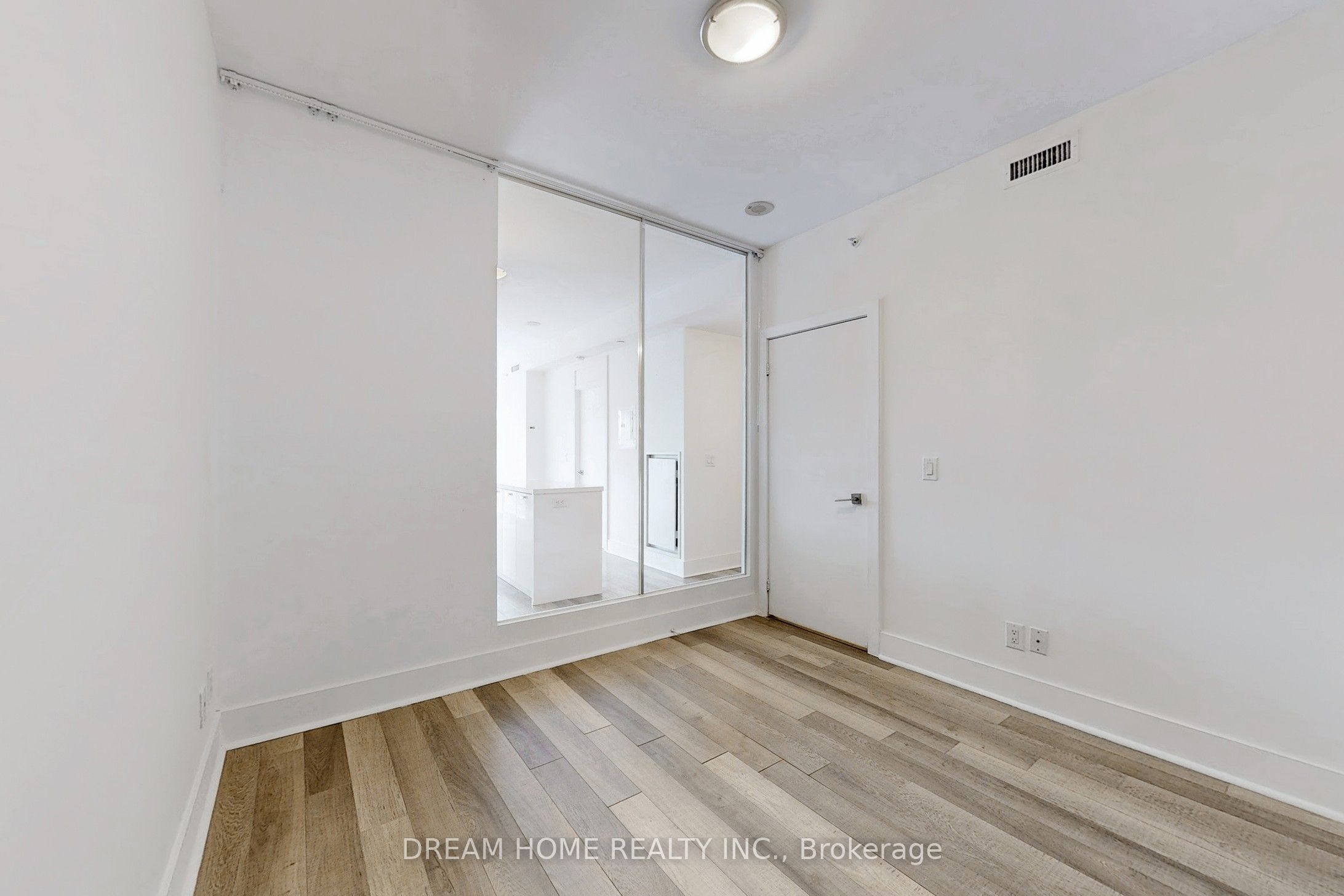 32 Davenport Road, #1306