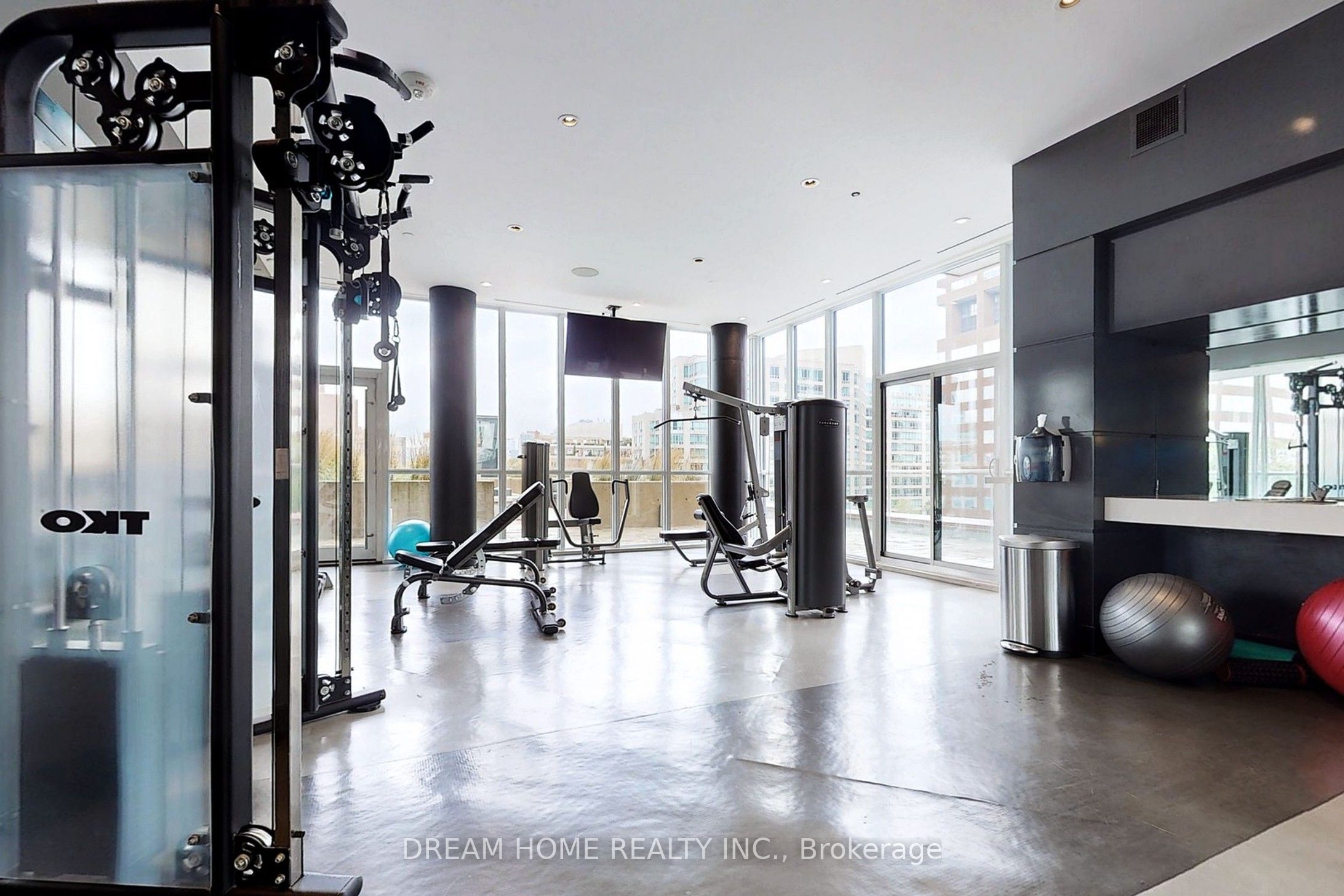 32 Davenport Road, #1306