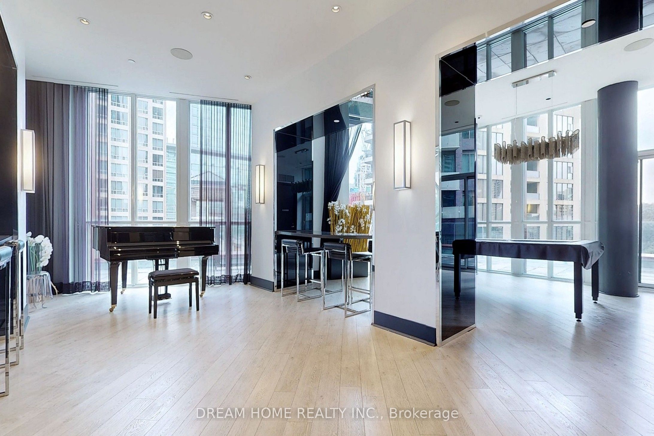 32 Davenport Road, #1306