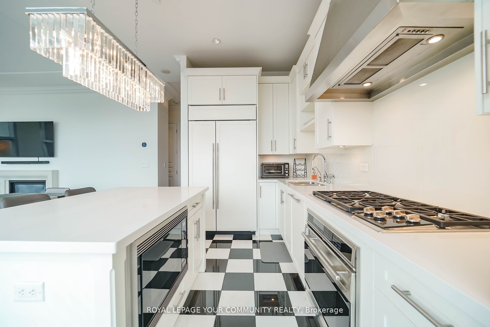 183 Wellington Street W, #3903