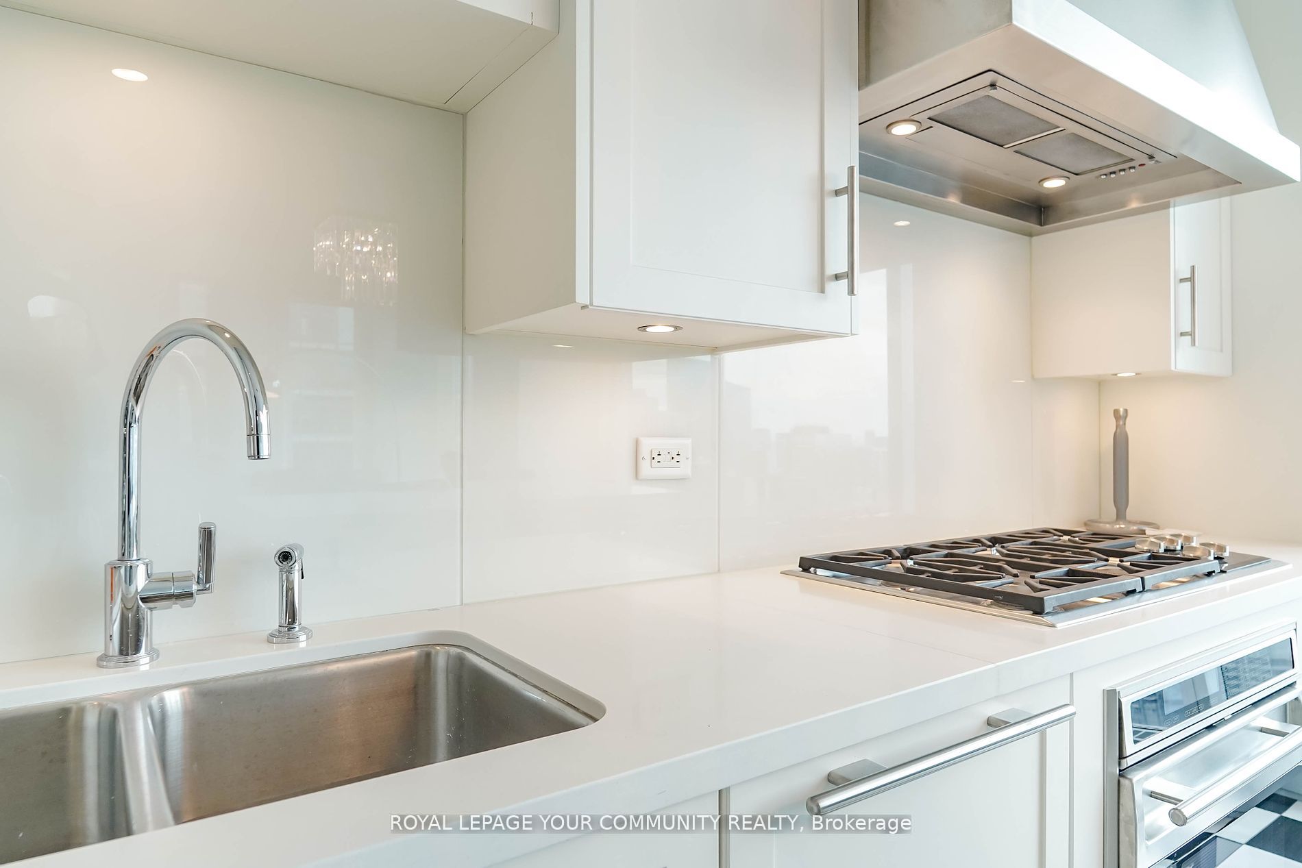 183 Wellington Street W, #3903