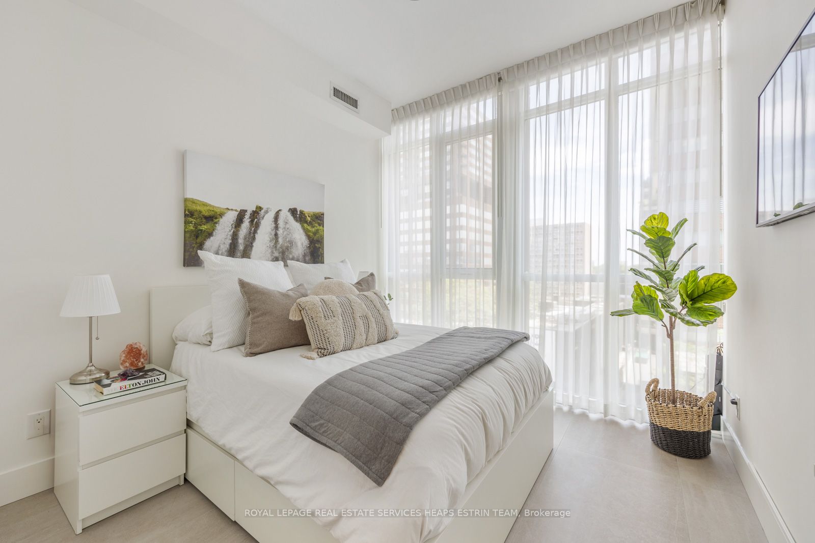 32 Davenport Road, #603