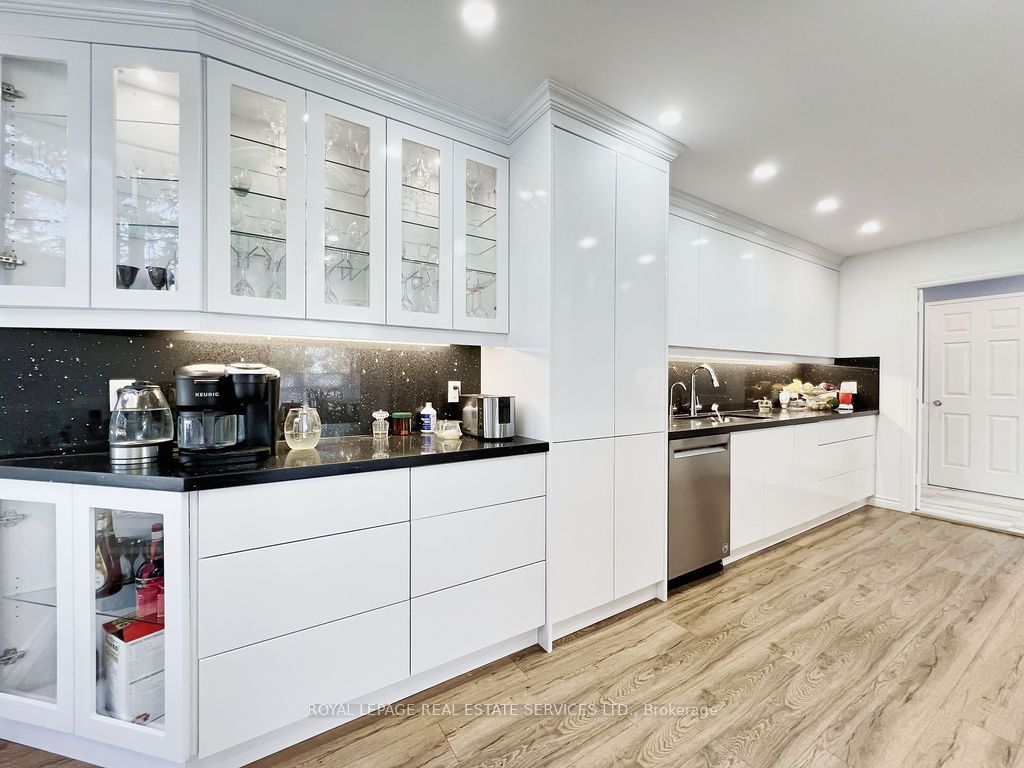 5444 Yonge Street, #108
