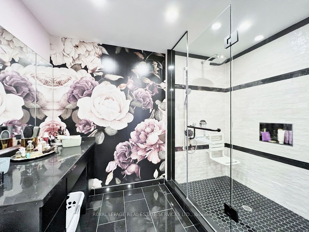 5444 Yonge Street, #108