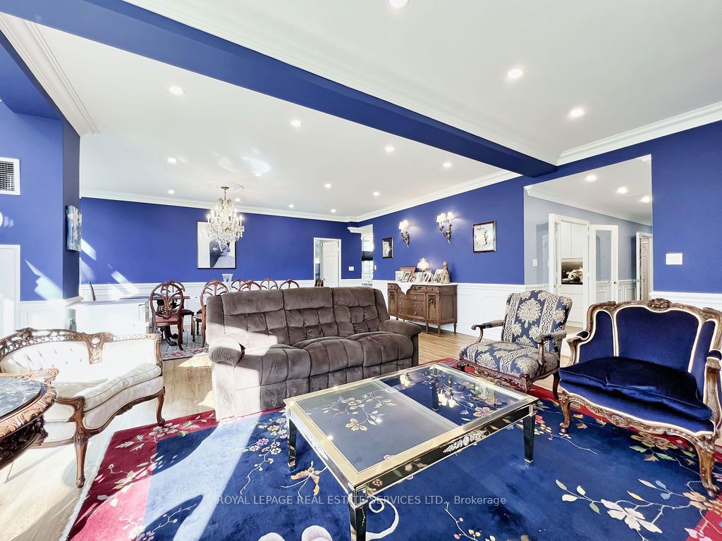 5444 Yonge Street, #108
