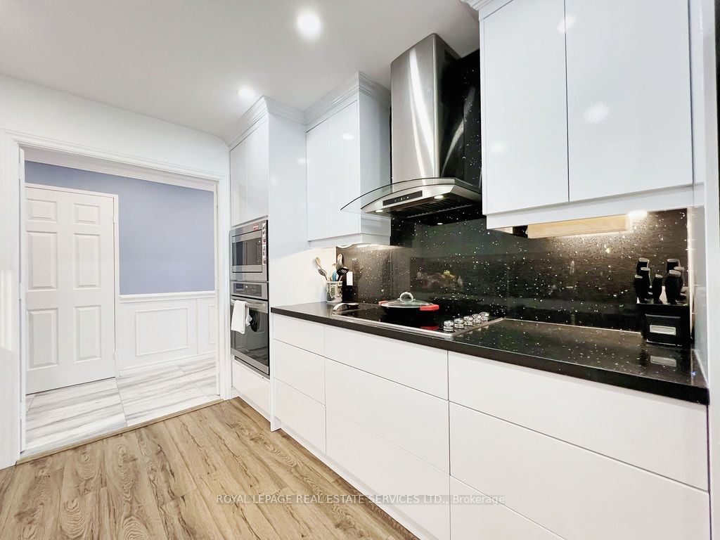 5444 Yonge Street, #108