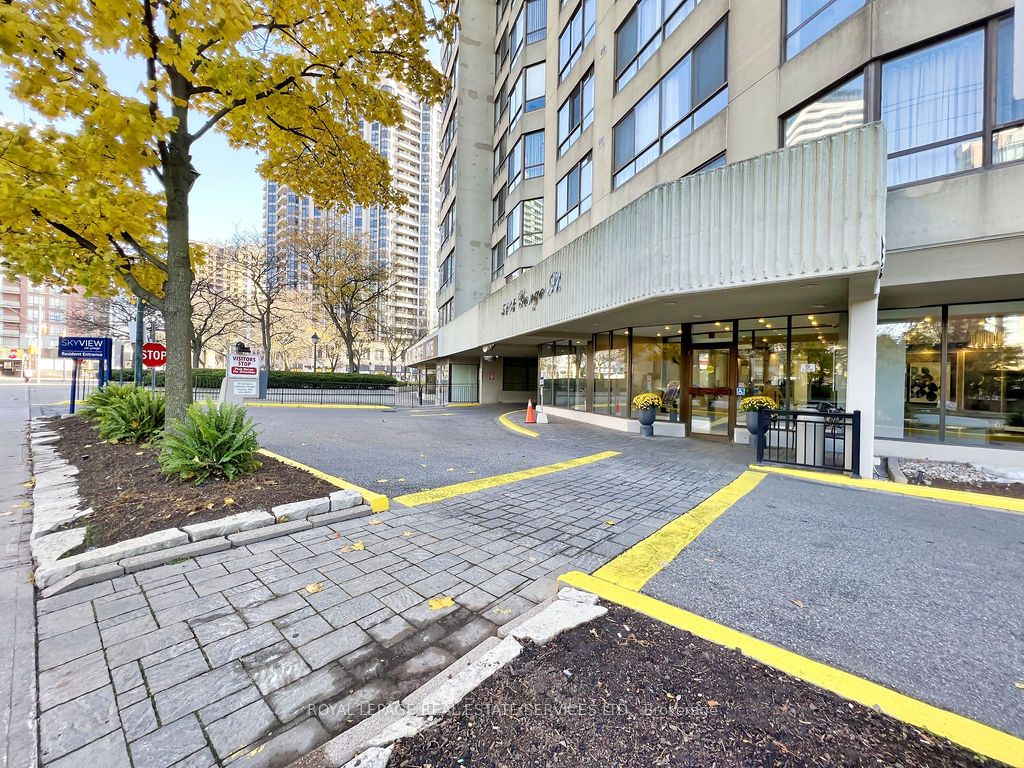 5444 Yonge Street, #108