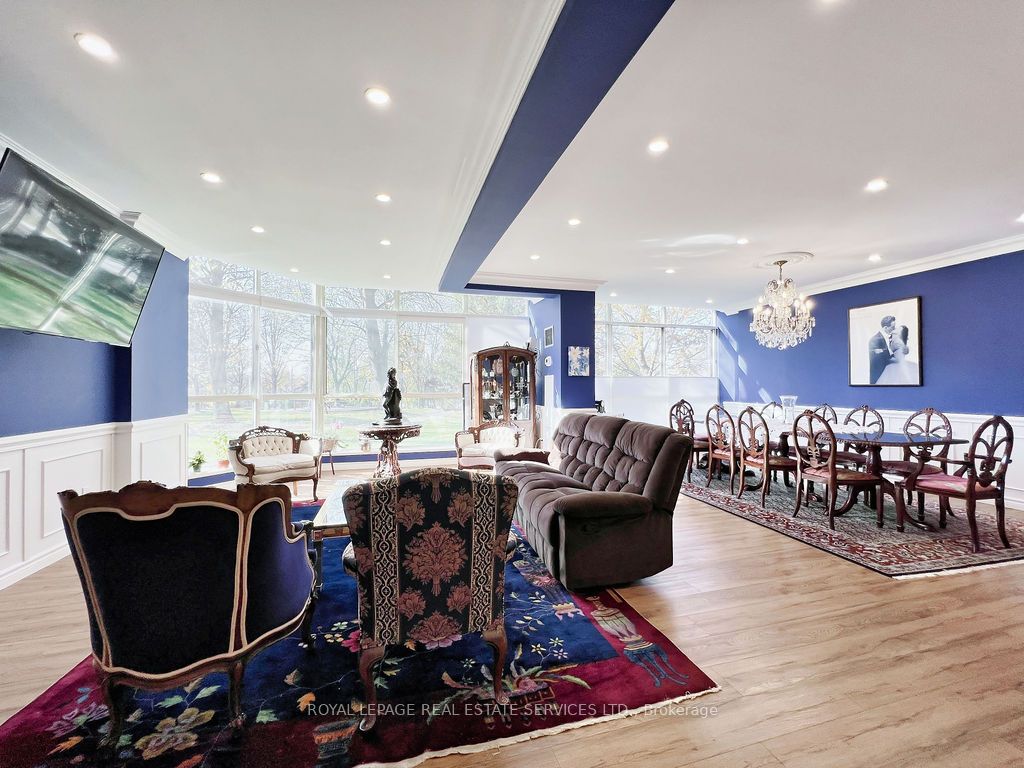 5444 Yonge Street, #108