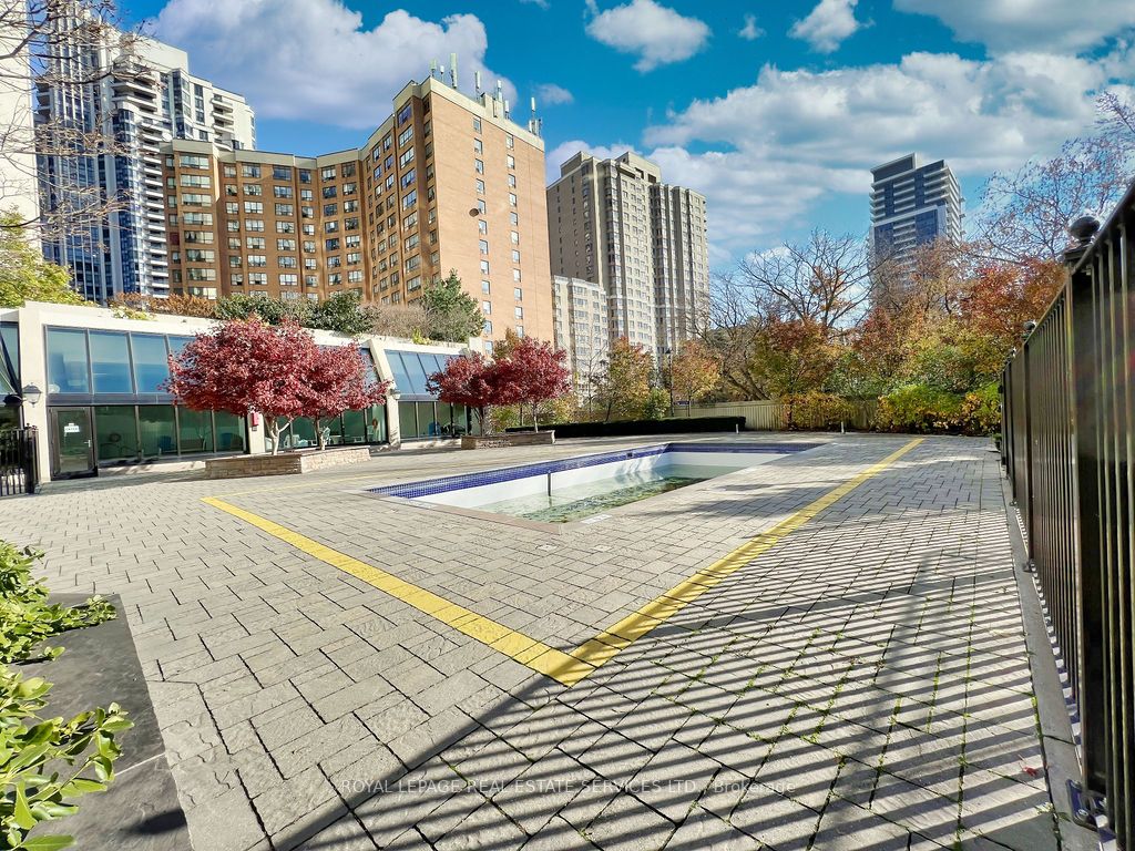 5444 Yonge Street, #108