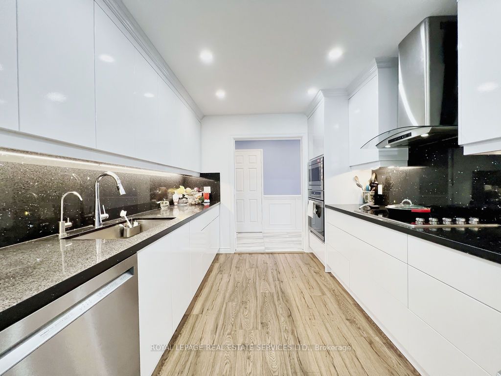5444 Yonge Street, #108