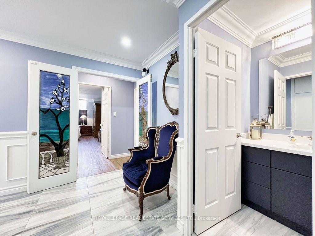 5444 Yonge Street, #108