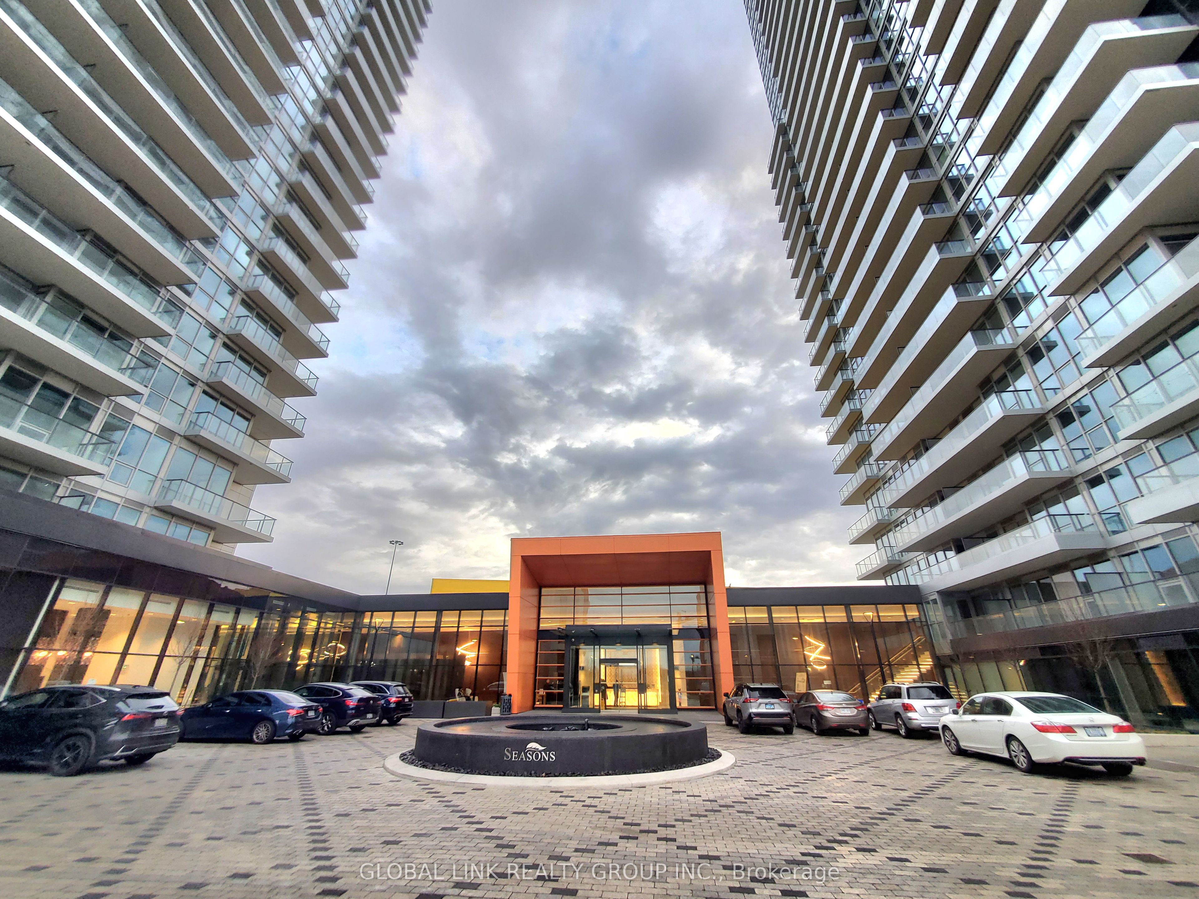 95 MCMAHON Drive, #3502