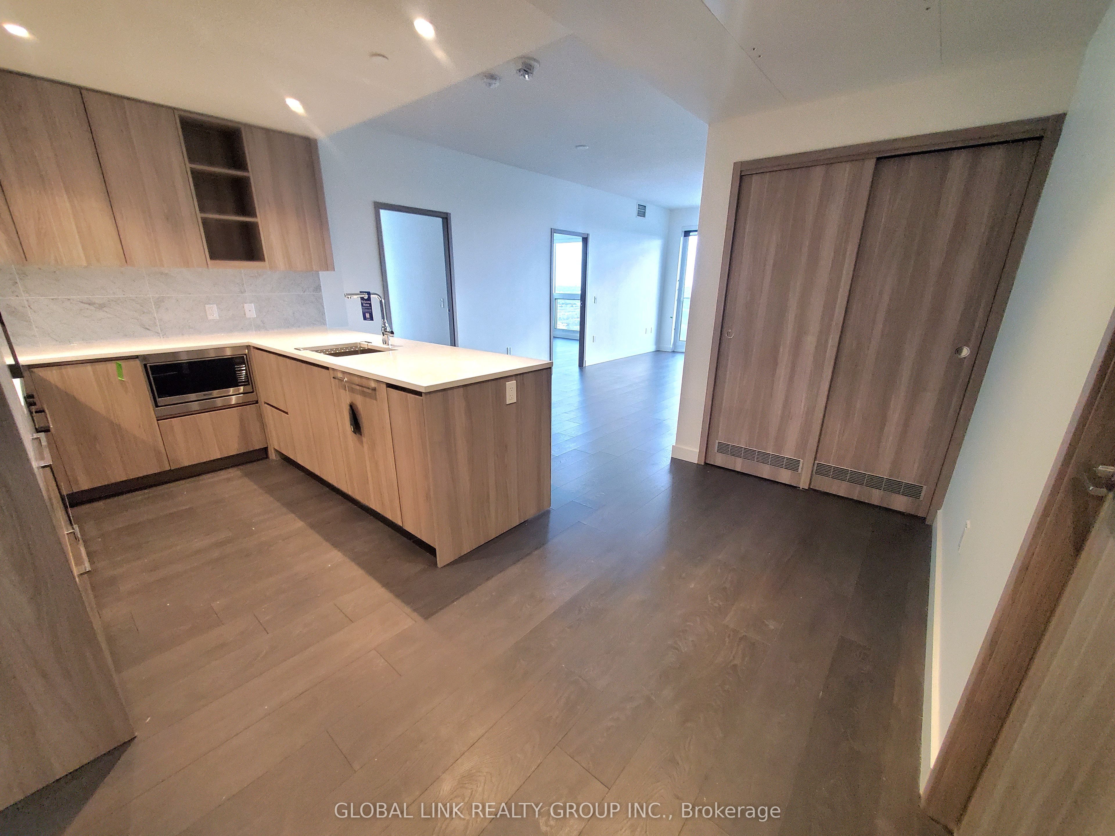 95 MCMAHON Drive, #3502