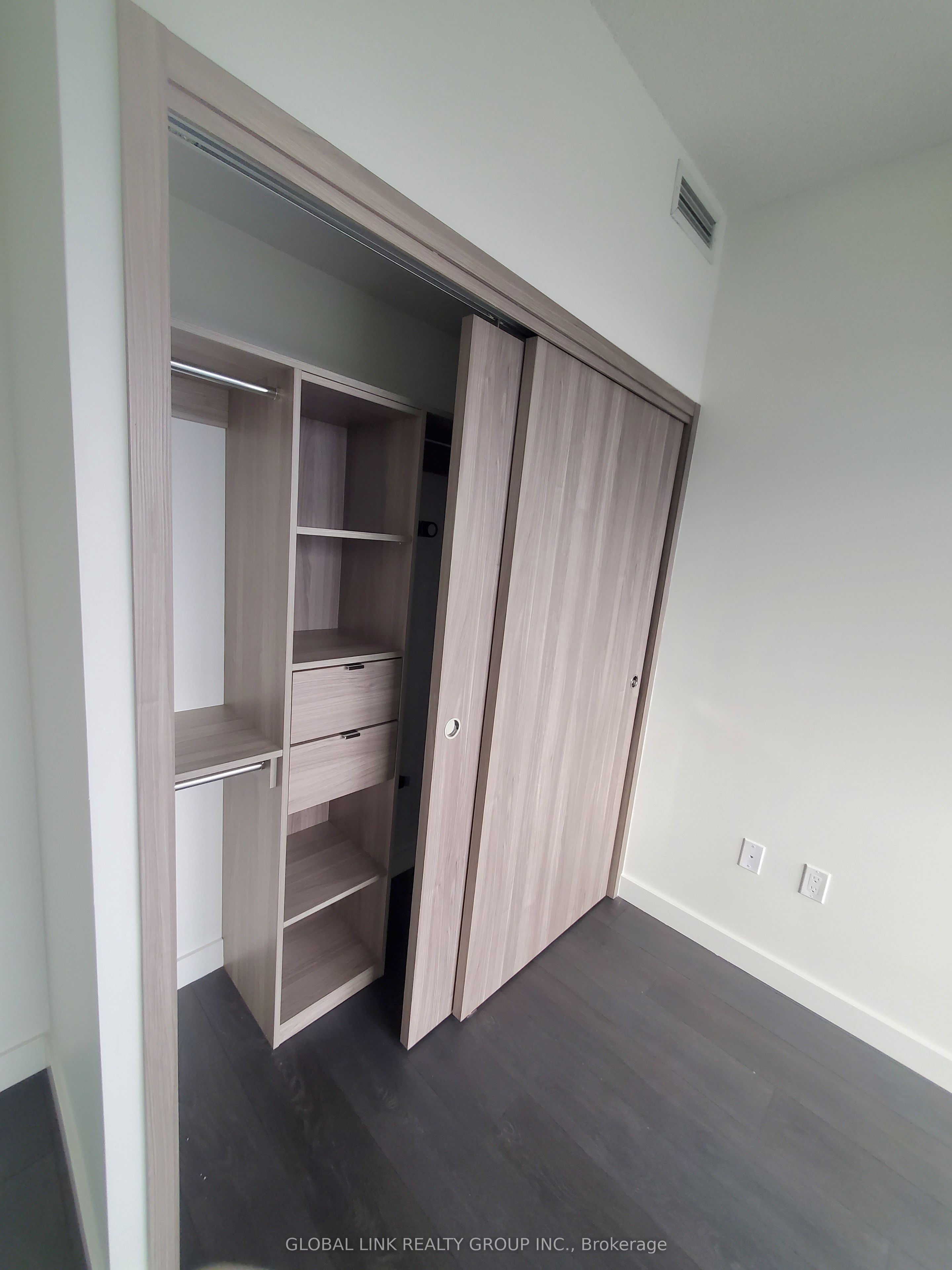 95 MCMAHON Drive, #3502