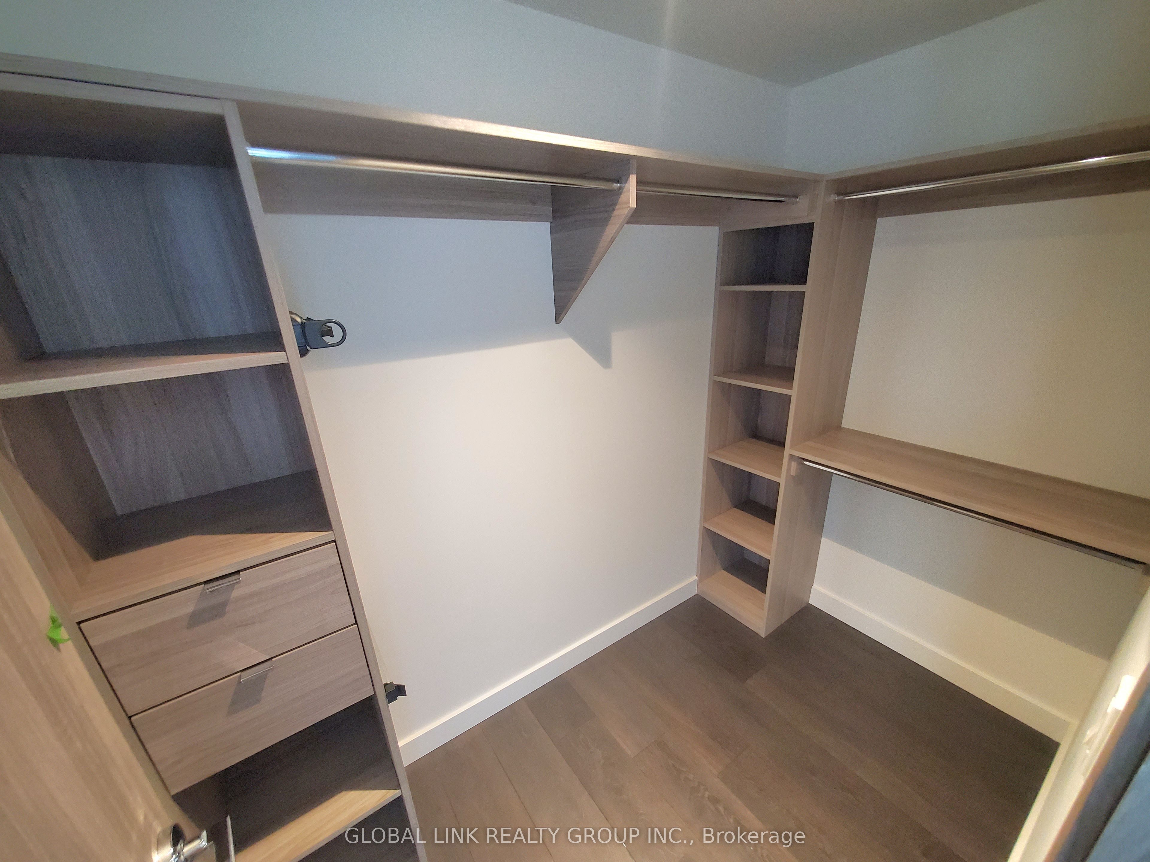 95 MCMAHON Drive, #3502