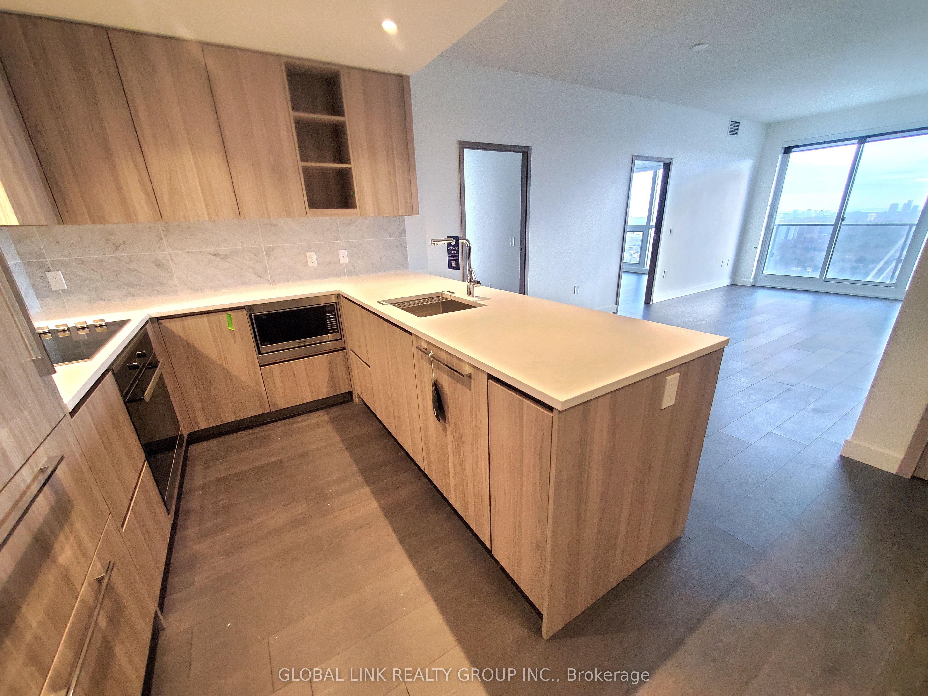 95 MCMAHON Drive, #3502