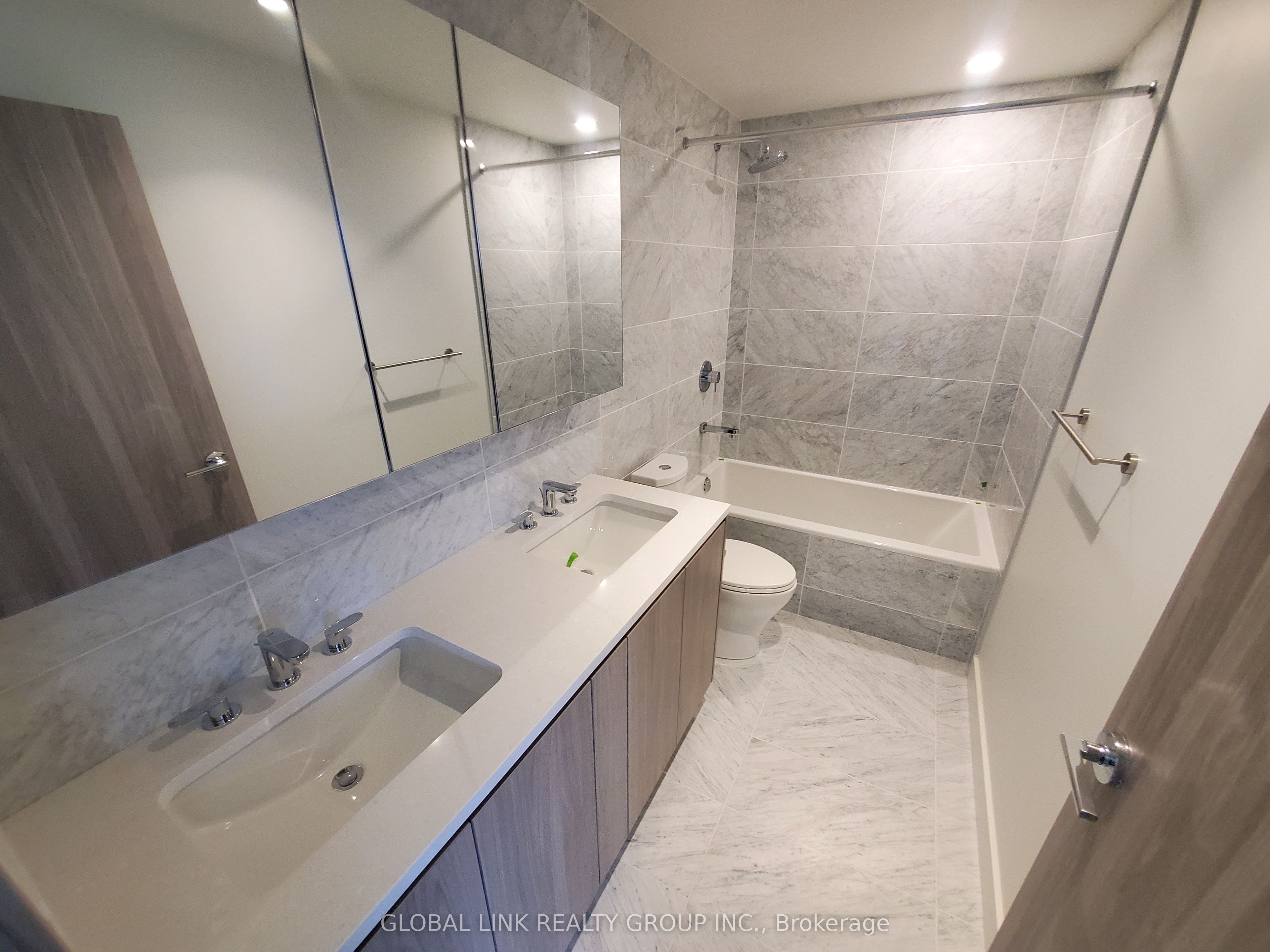 95 MCMAHON Drive, #3502