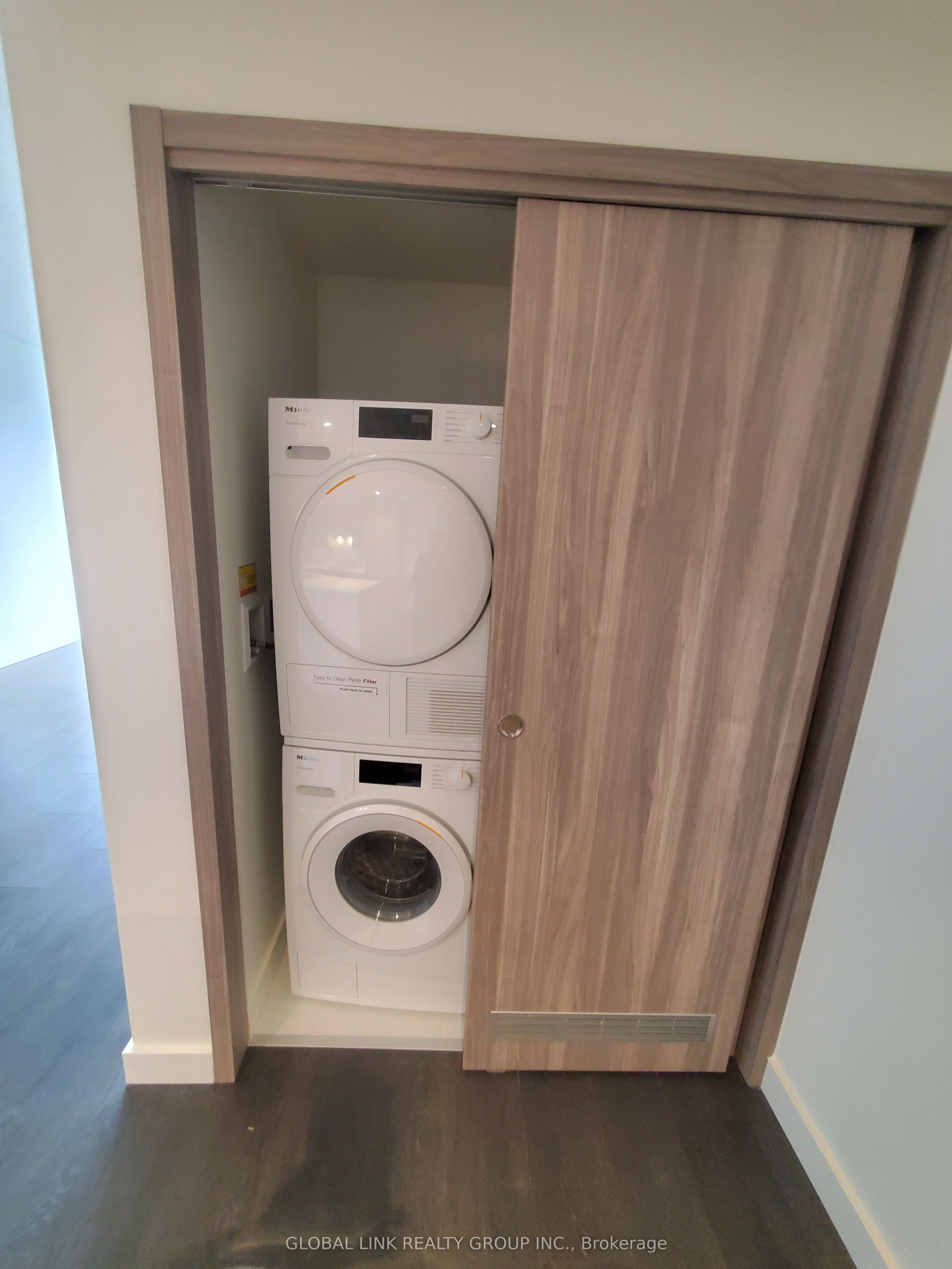 95 MCMAHON Drive, #3502