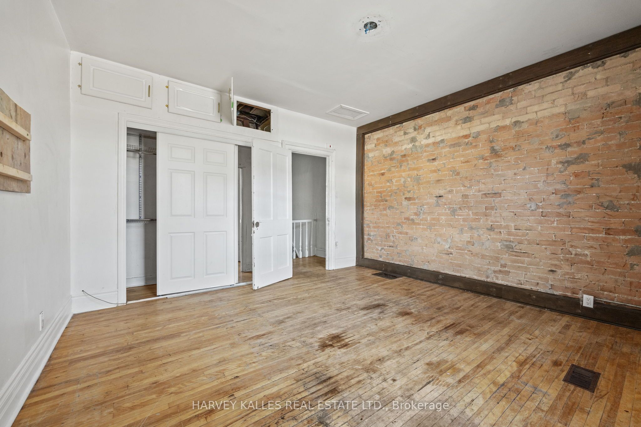 631 Richmond Street W