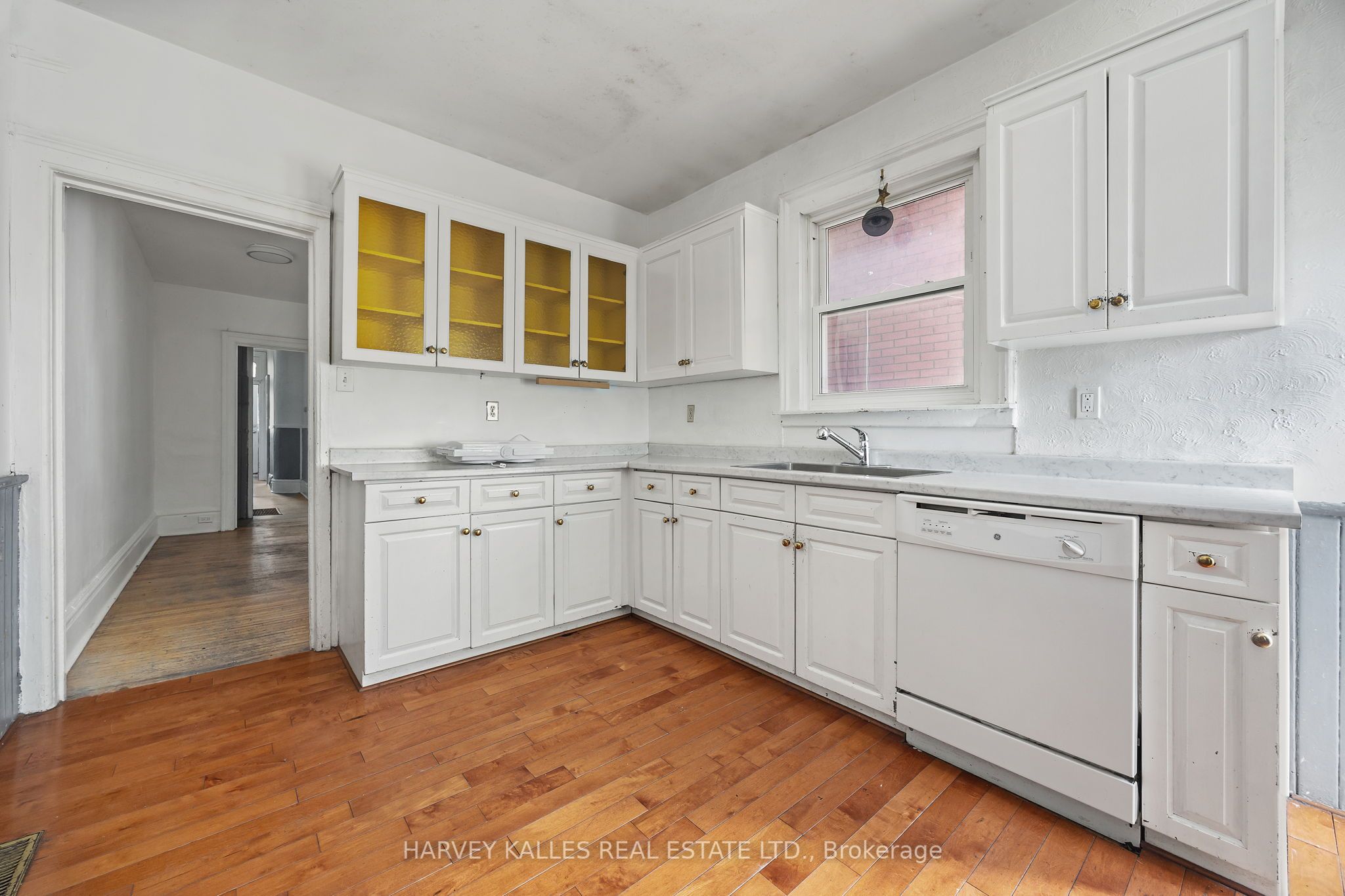 631 Richmond Street W