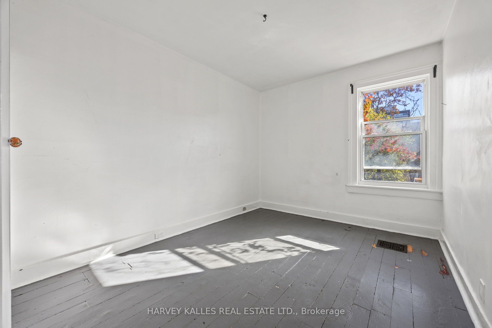 631 Richmond Street W