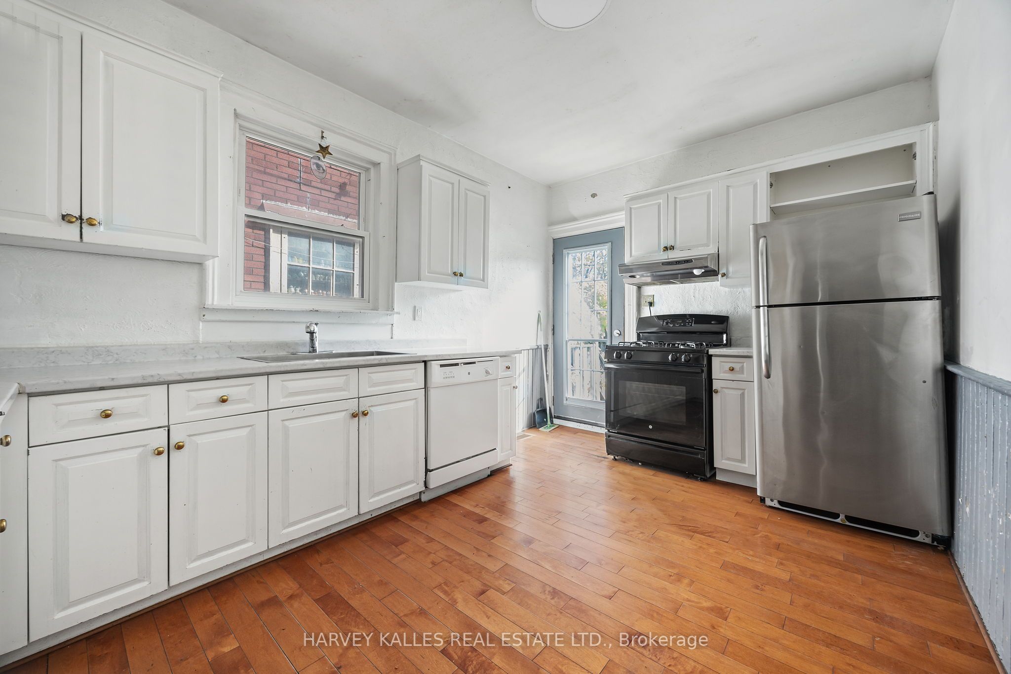 631 Richmond Street W