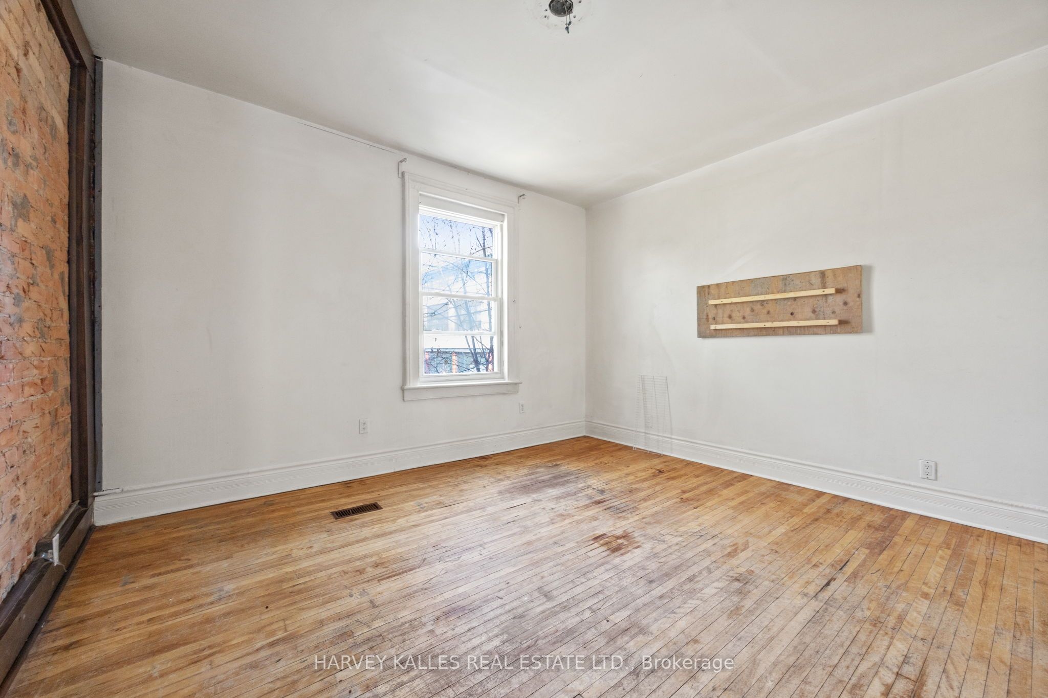 631 Richmond Street W