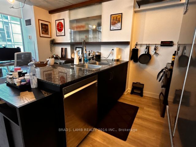 36 Charlotte Street, #708