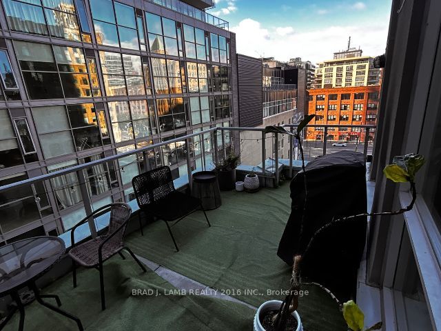 36 Charlotte Street, #708